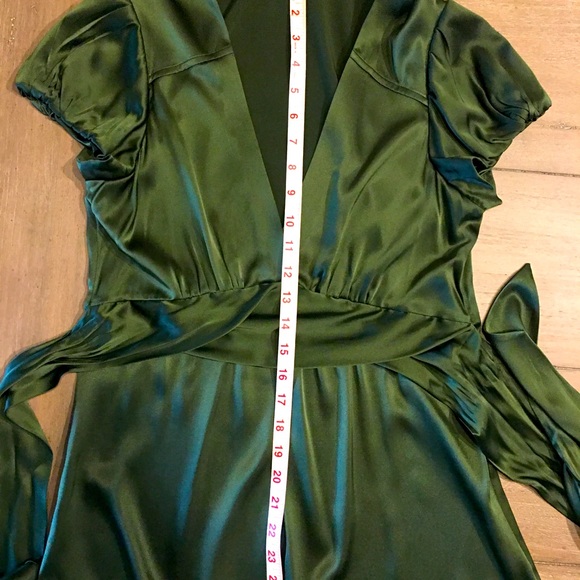 🍁 5/$40. BCBGMaxAzria Silk Emerald Green Blouse - Picture 8 of 8